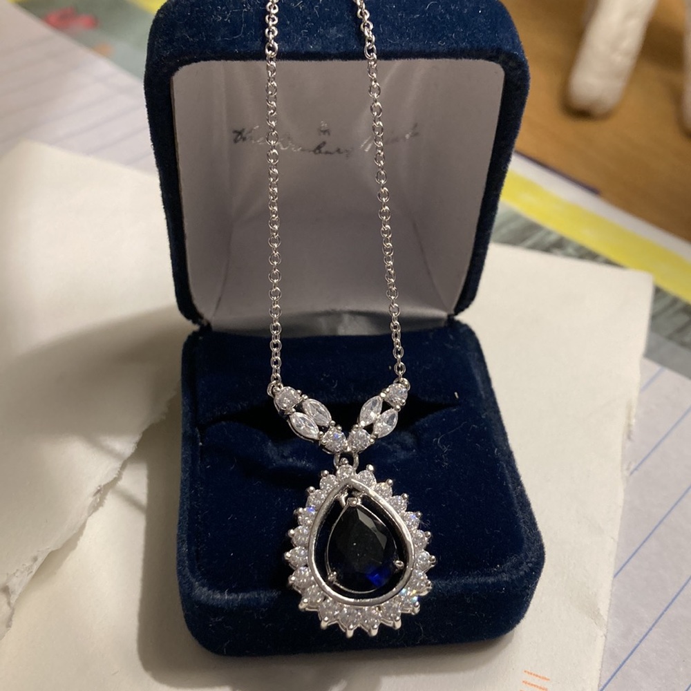 Stunning Stauer Sapphire 18” Necklace